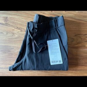 Lululemon Black On the Fly 7/8 Pant Woven 25" - 6